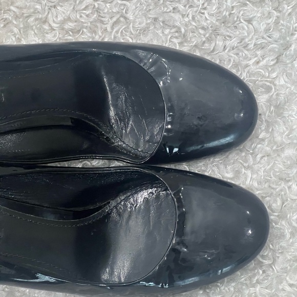 Louis Vuitton Black Patent Leather Lock It Round Toe Pumps - Picture 2 of 12